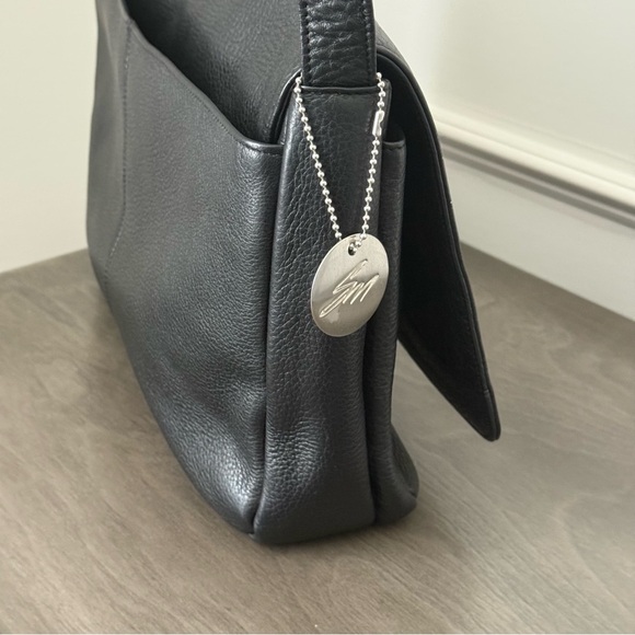 STONE MOUNTAIN Black Leather Shoulder Bag - Picture 4 of 14